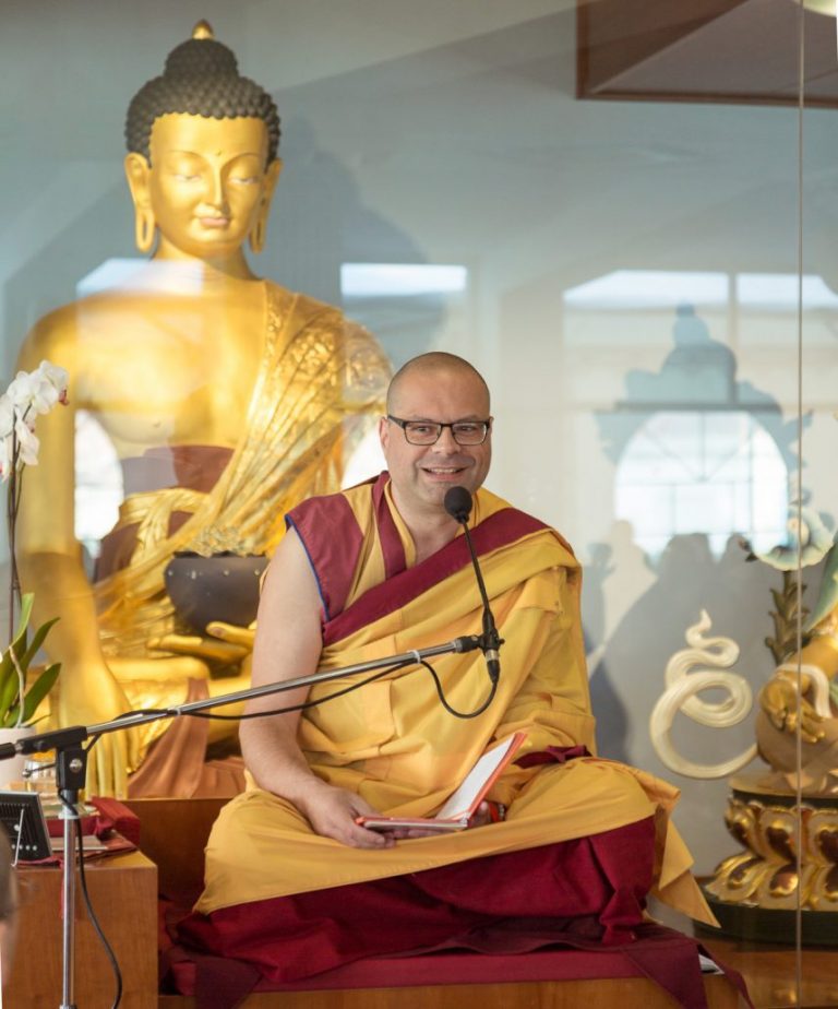 Nuestro maestro residente: Guen Kelsang Dargyey